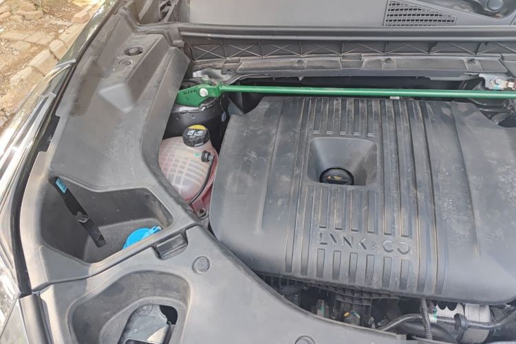 Used Lynk & Co 01 2023 2.0TD Two-Wheel Drive Pro Trim Engine Bay Right