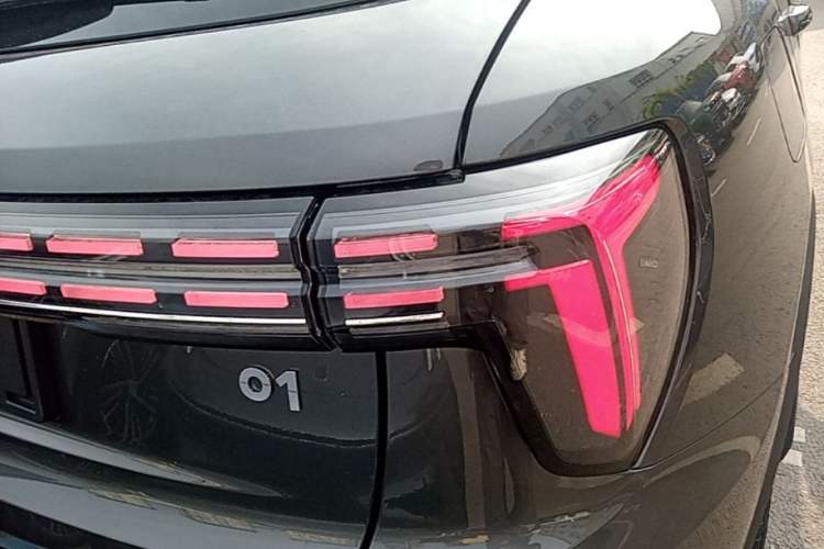 Used Lynk & Co 01 2023 2.0TD Two-Wheel Drive Pro Trim Exterior 3
