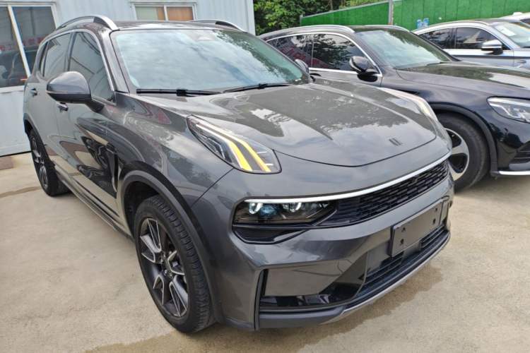 Used Lynk & Co 01 2023 2.0TD Two-Wheel Drive Pro Trim Front Right 45 Deg