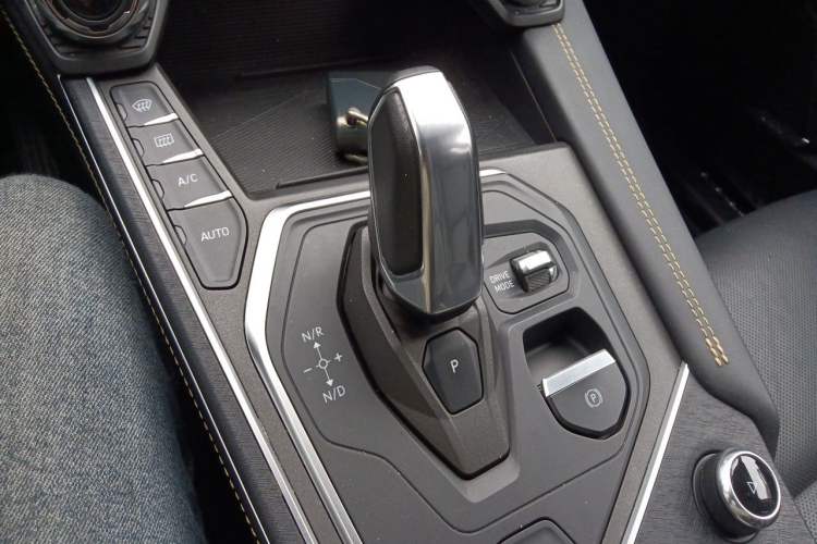 Used Lynk & Co 01 2023 2.0TD Two-Wheel Drive Pro Trim Gear Lever