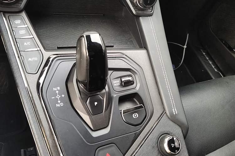 Used Lynk & Co 01 2023 1.5TD EM-F PM Gear Lever