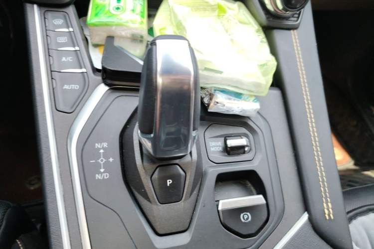 Used Lynk & Co 01 2023 2.0TD Two-Wheel Drive Pro Trim Gear Lever
