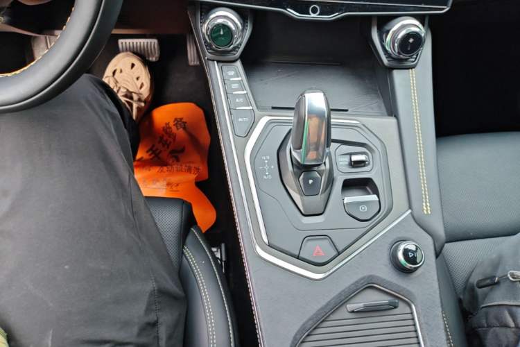 Used Lynk & Co 01 2023 2.0TD Two-Wheel Drive Pro Trim Gear Lever