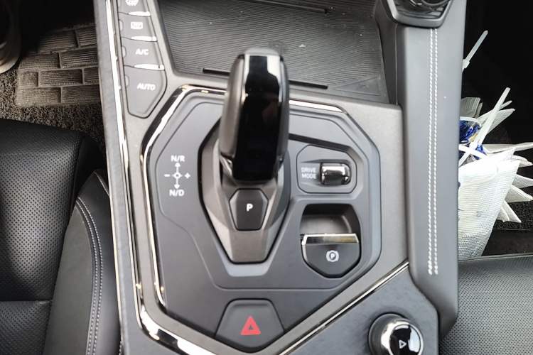 Used Lynk & Co 01 2023 1.5TD EM-F PM Gear Lever