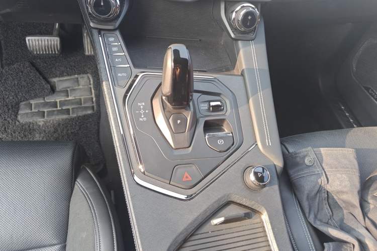 Used Lynk & Co 01 2023 1.5TD EM-F PM Gear Lever