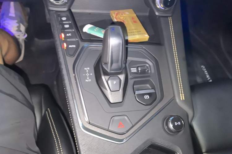 Used Lynk & Co 01 2023 2.0TD Two-Wheel Drive Pro Trim Gear Lever