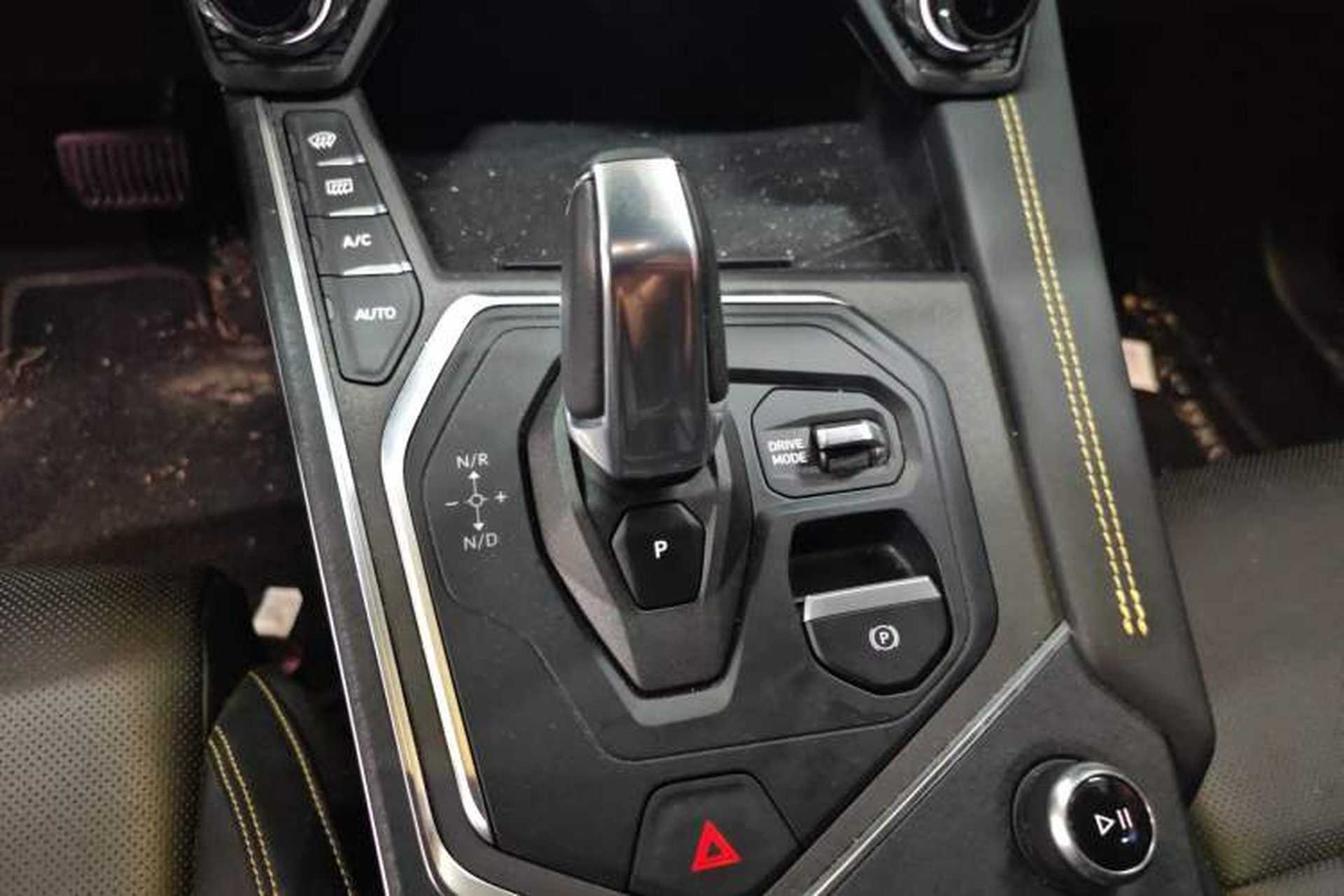 Used Lynk & Co 01 2023 2.0TD Two-Wheel Drive Pro Trim Gear Lever