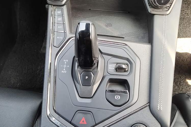 Used Lynk & Co 01 2023 1.5TD EM-F PM Gear Lever