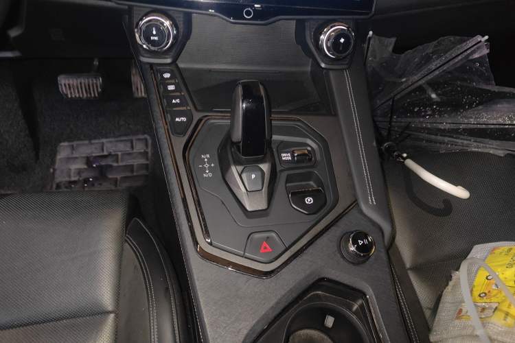 Used Lynk & Co 01 2023 1.5TD EM-F PM Gear Lever