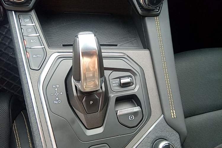 Used Lynk & Co 01 2023 2.0TD Two-Wheel Drive Pro Trim Gear Lever