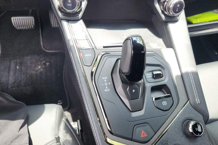 Used Lynk & Co 01 2023 1.5TD EM-F Dawn Gear Lever