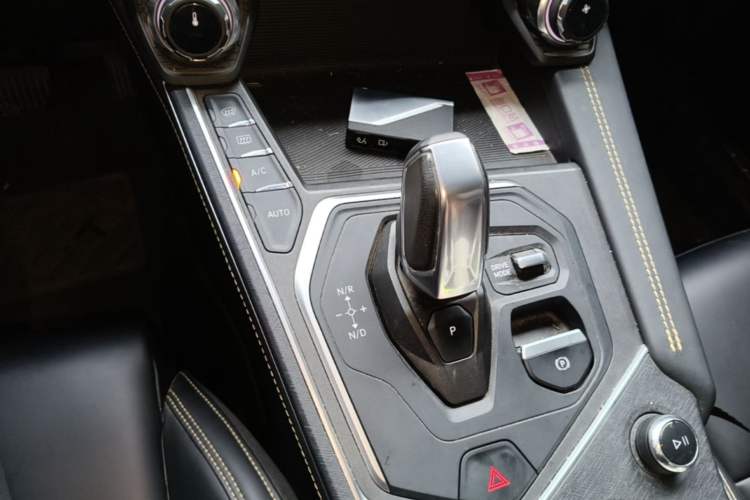 Used Lynk & Co 01 2023 2.0TD Two-Wheel Drive Asian Games Edition Gear Lever