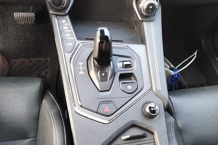 Used Lynk & Co 01 2023 1.5TD EM-F PM Gear Lever