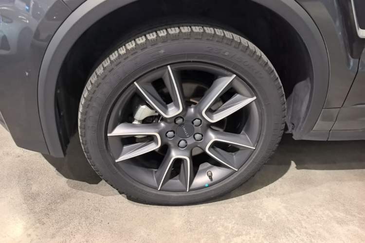 Used Lynk & Co 01 2023 2.0TD Two-Wheel Drive Pro Trim Left Front Wheel Hub