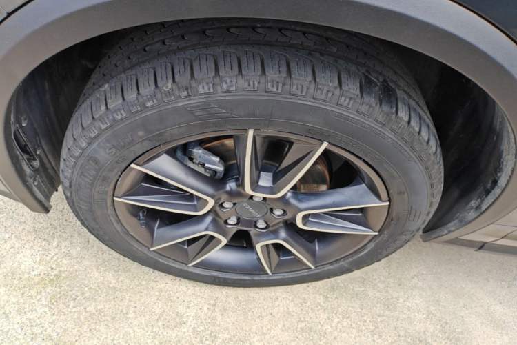 Used Lynk & Co 01 2023 2.0TD Two-Wheel Drive Pro Trim Left Front Wheel Hub