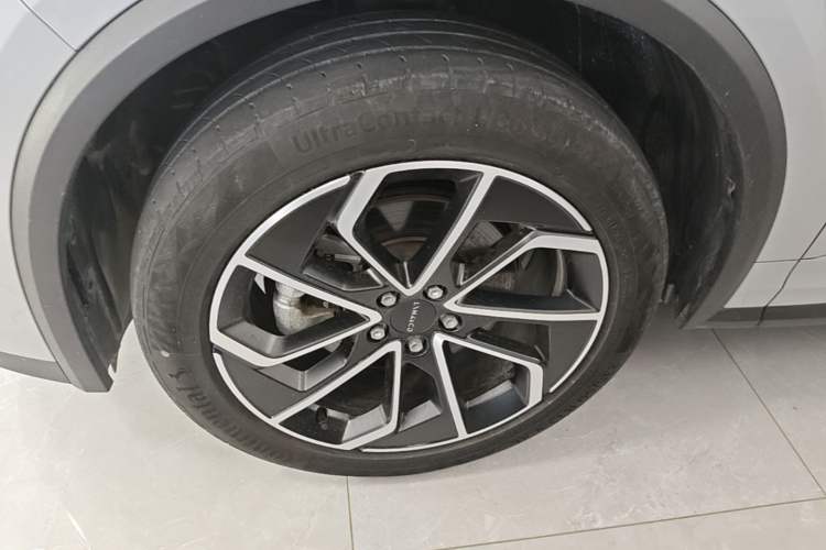 Used Lynk & Co 01 2023 1.5TD EM-F PM Left Front Wheel Hub