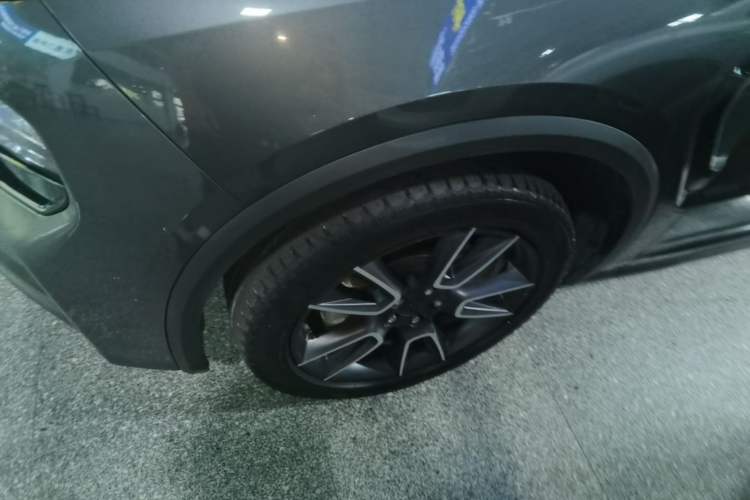 Used Lynk & Co 01 2023 2.0TD Two-Wheel Drive Pro Trim Left Front Wheel Hub