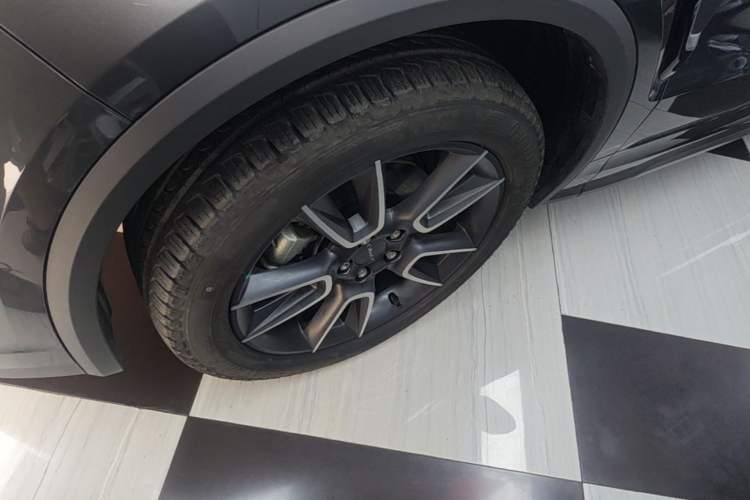 Used Lynk & Co 01 2023 2.0TD Two-Wheel Drive Pro Trim Left Front Wheel Hub