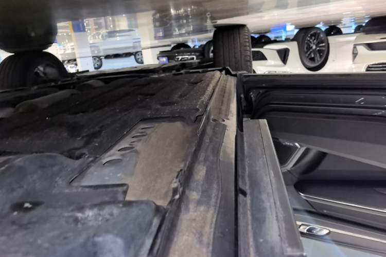 Used Lynk & Co 01 2023 2.0TD Two-Wheel Drive Pro Trim Left Side Sill