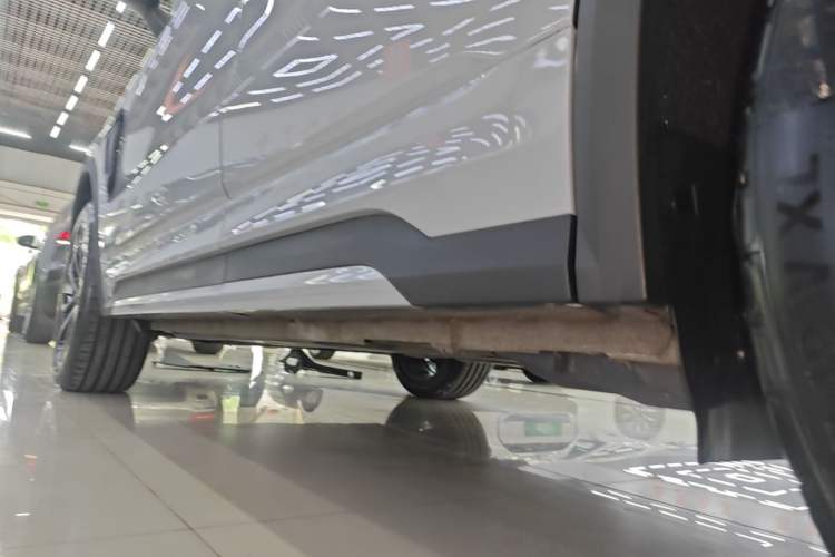 Used Lynk & Co 01 2023 1.5TD EM-F PM Left Side Sill