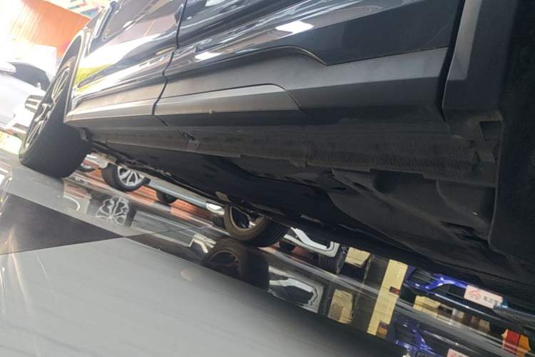 Used Lynk & Co 01 2023 2.0TD Two-Wheel Drive Pro Trim Left Side Sill