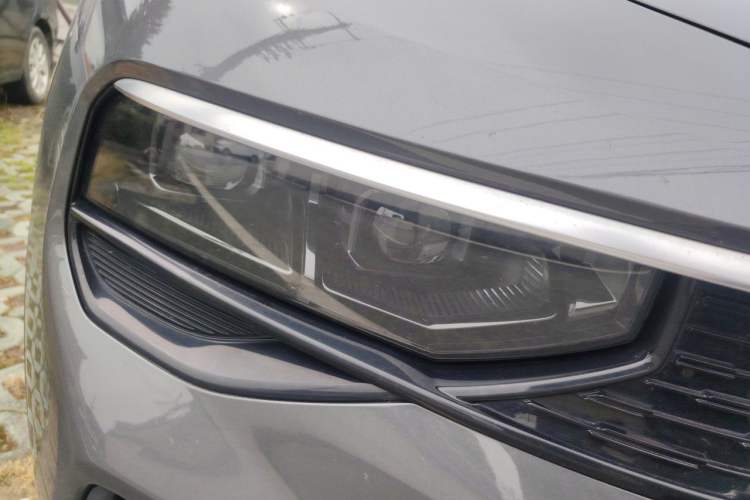 Used Lynk & Co 01 2023 2.0TD Two-Wheel Drive Pro Trim Right Front Headlight