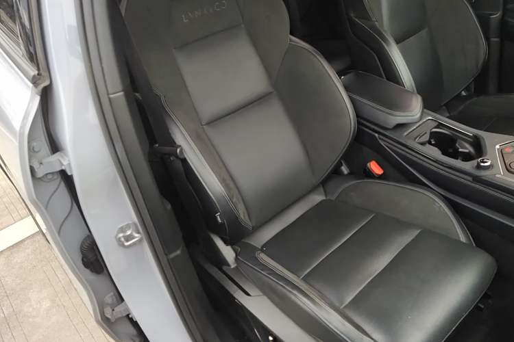 Used Lynk & Co 01 2023 1.5TD EM-F PM Right Front Seat
