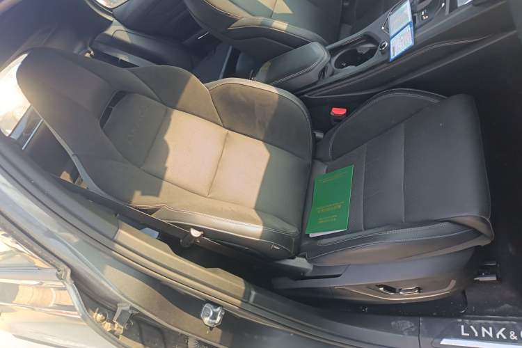 Used Lynk & Co 01 2023 1.5TD EM-F PM Right Front Seat