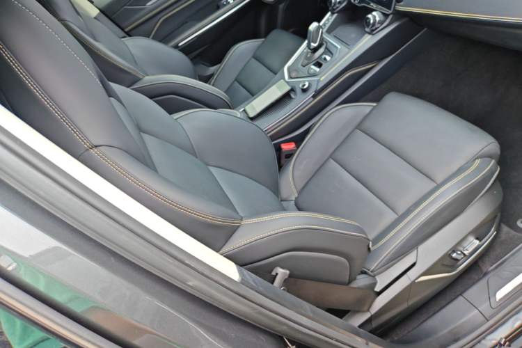 Used Lynk & Co 01 2023 2.0TD Two-Wheel Drive Pro Trim Right Front Seat