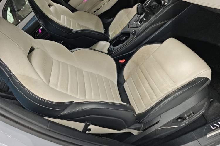 Used Lynk & Co 01 2023 1.5TD EM-F Dawn Right Front Seat