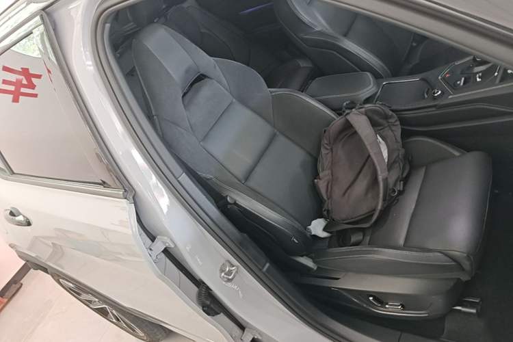 Used Lynk & Co 01 2023 1.5TD EM-F PM Right Front Seat
