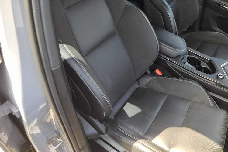 Used Lynk & Co 01 2023 1.5TD EM-F PM Right Front Seat