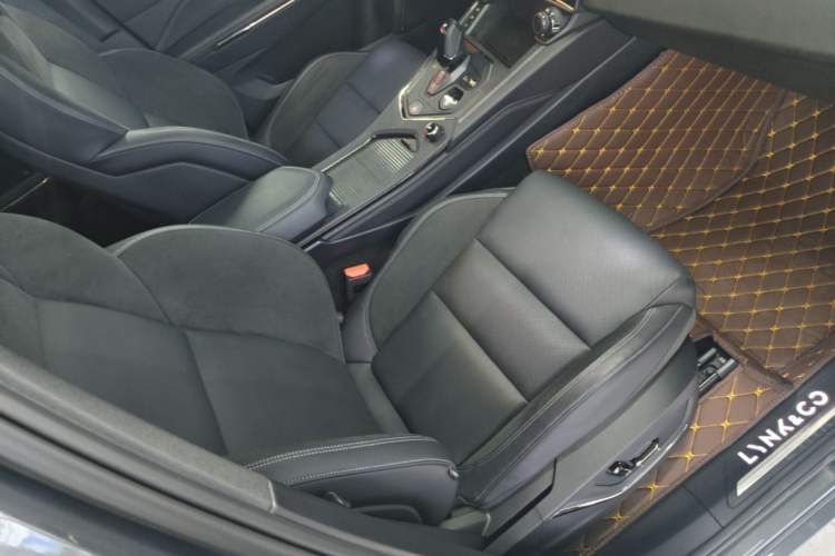Used Lynk & Co 01 2023 2.0TD Four-Wheel Drive HypeHalo Right Front Seat