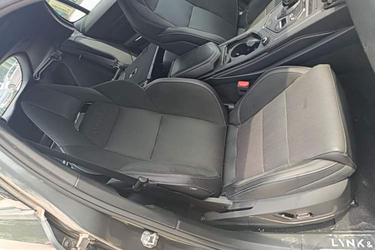 Used Lynk & Co 01 2023 1.5TD EM-F PM Right Front Seat