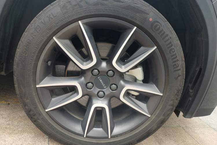 Used Lynk & Co 01 2023 2.0TD Two-Wheel Drive Pro Trim Right Front Wheel Hub