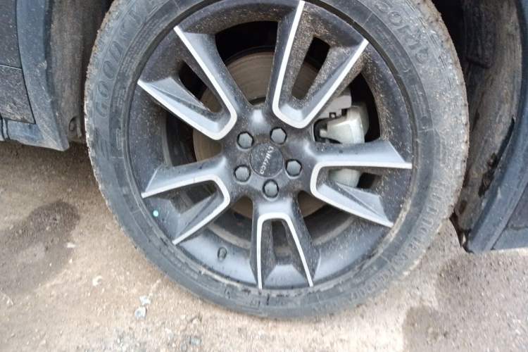 Used Lynk & Co 01 2023 2.0TD Two-Wheel Drive Pro Trim Right Front Wheel Hub