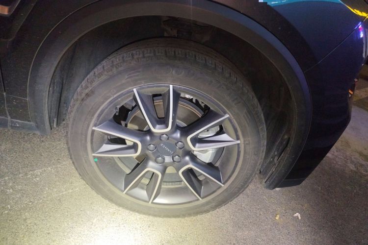 Used Lynk & Co 01 2023 2.0TD Two-Wheel Drive Pro Trim Right Front Wheel Hub