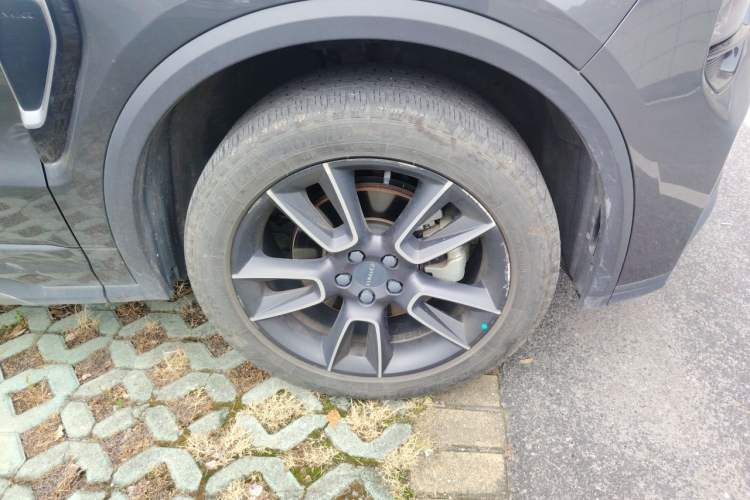 Used Lynk & Co 01 2023 2.0TD Two-Wheel Drive Pro Trim Right Front Wheel Hub