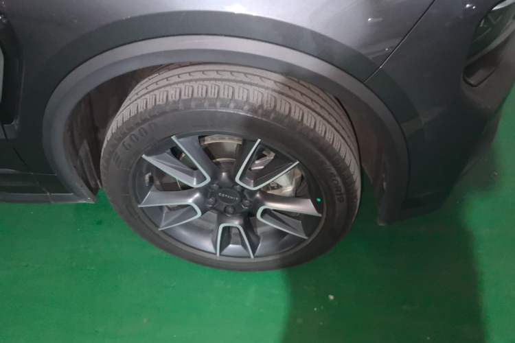 Used Lynk & Co 01 2023 2.0TD Two-Wheel Drive Pro Trim Right Front Wheel Hub