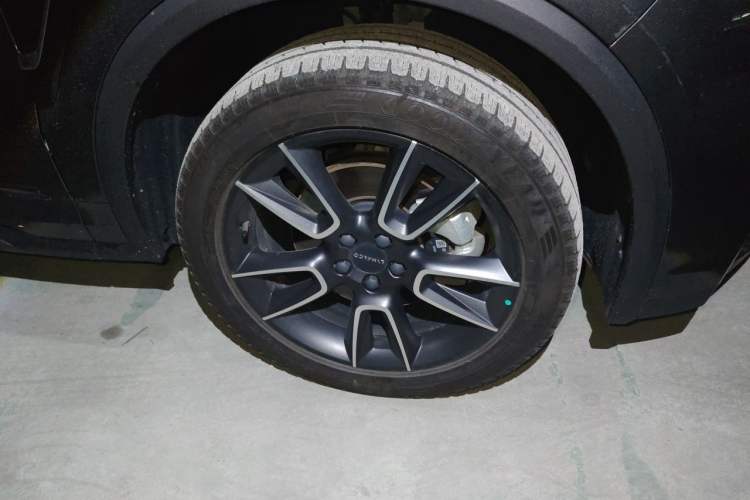 Used Lynk & Co 01 2023 2.0TD Two-Wheel Drive Pro Trim Right Front Wheel Hub