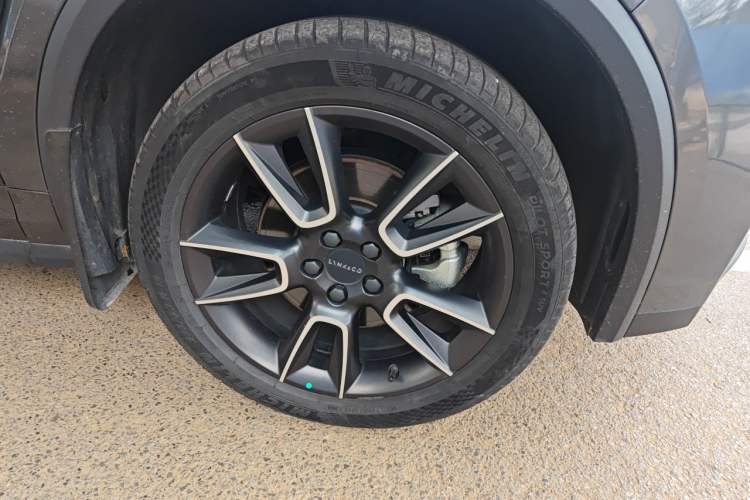 Used Lynk & Co 01 2023 2.0TD Two-Wheel Drive Pro Trim Right Front Wheel Hub