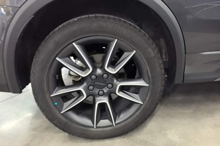 Used Lynk & Co 01 2023 2.0TD Two-Wheel Drive Pro Trim Right Rear Wheel Hub
