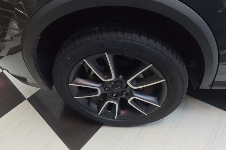 Used Lynk & Co 01 2023 2.0TD Two-Wheel Drive Pro Trim Right Rear Wheel Hub