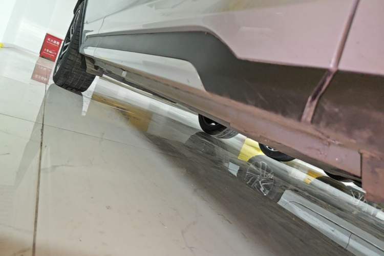 Used Lynk & Co 01 2023 1.5TD EM-F Dawn Right Side Sill