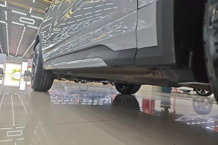 Used Lynk & Co 01 2023 1.5TD EM-F PM Right Side Sill