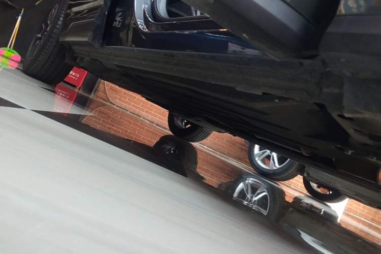 Used Lynk & Co 01 2023 2.0TD Two-Wheel Drive Pro Trim Right Side Sill