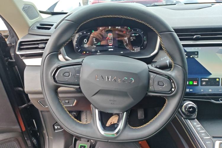 Used Lynk & Co 01 2023 2.0TD Two-Wheel Drive Pro Trim Steering Wheel