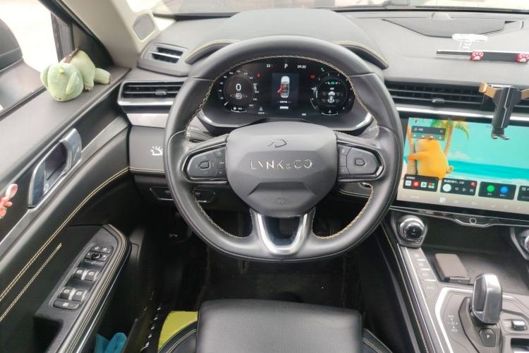 Used Lynk & Co 01 2023 2.0TD Two-Wheel Drive Pro Trim Steering Wheel