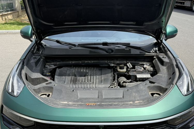 Used Lynk & Co 01 2023 2.0TD Two-Wheel Drive Pro Trim Engine Bay
