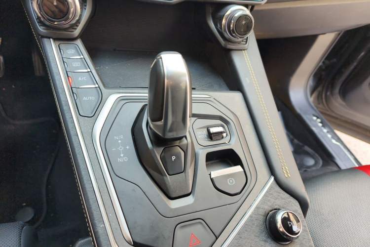 Used Lynk & Co 01 2023 2.0TD Two-Wheel Drive Pro Trim Gear Lever